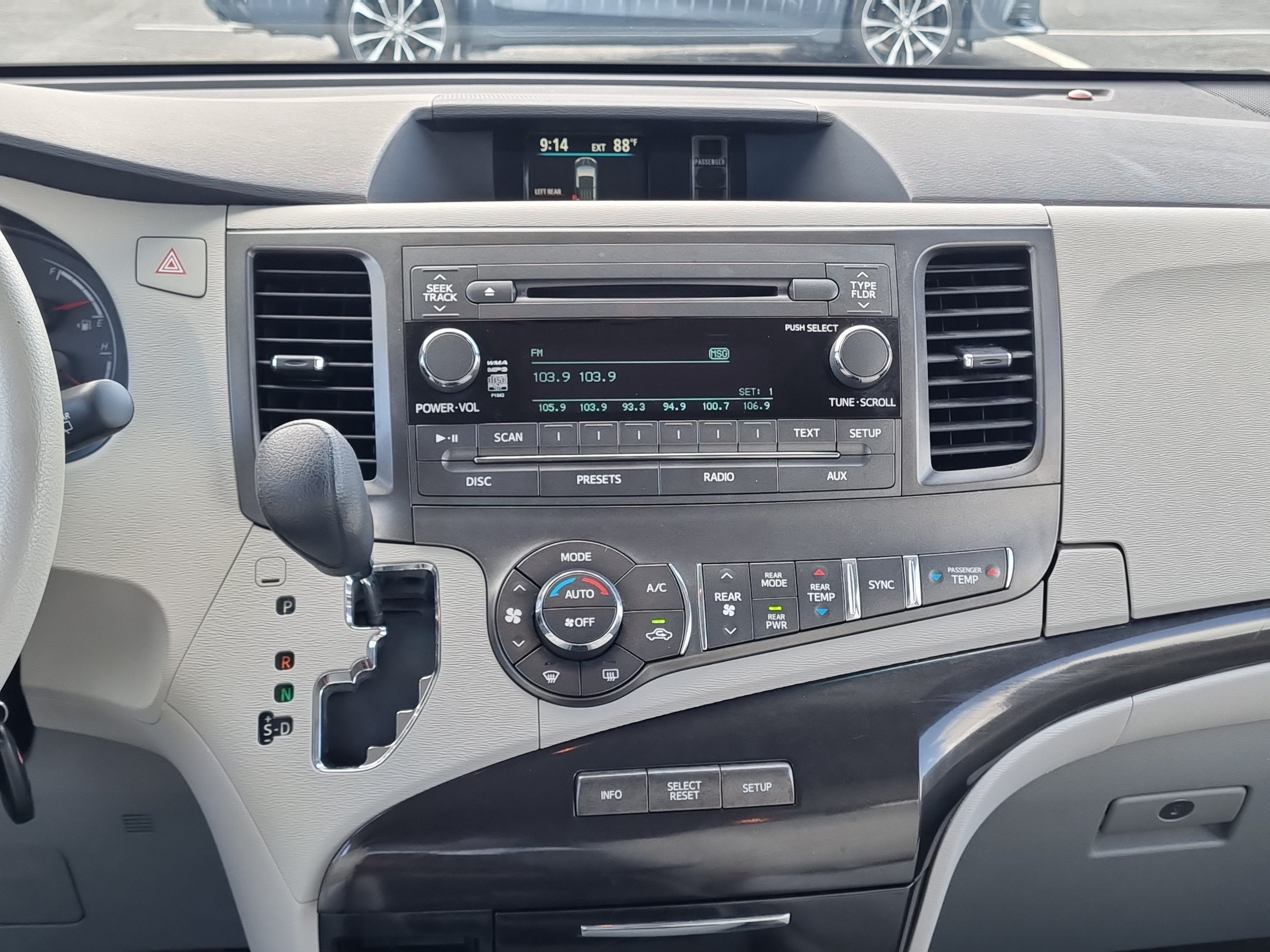 2014 Toyota Sienna LE