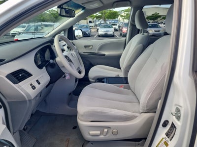 2014 Toyota Sienna LE