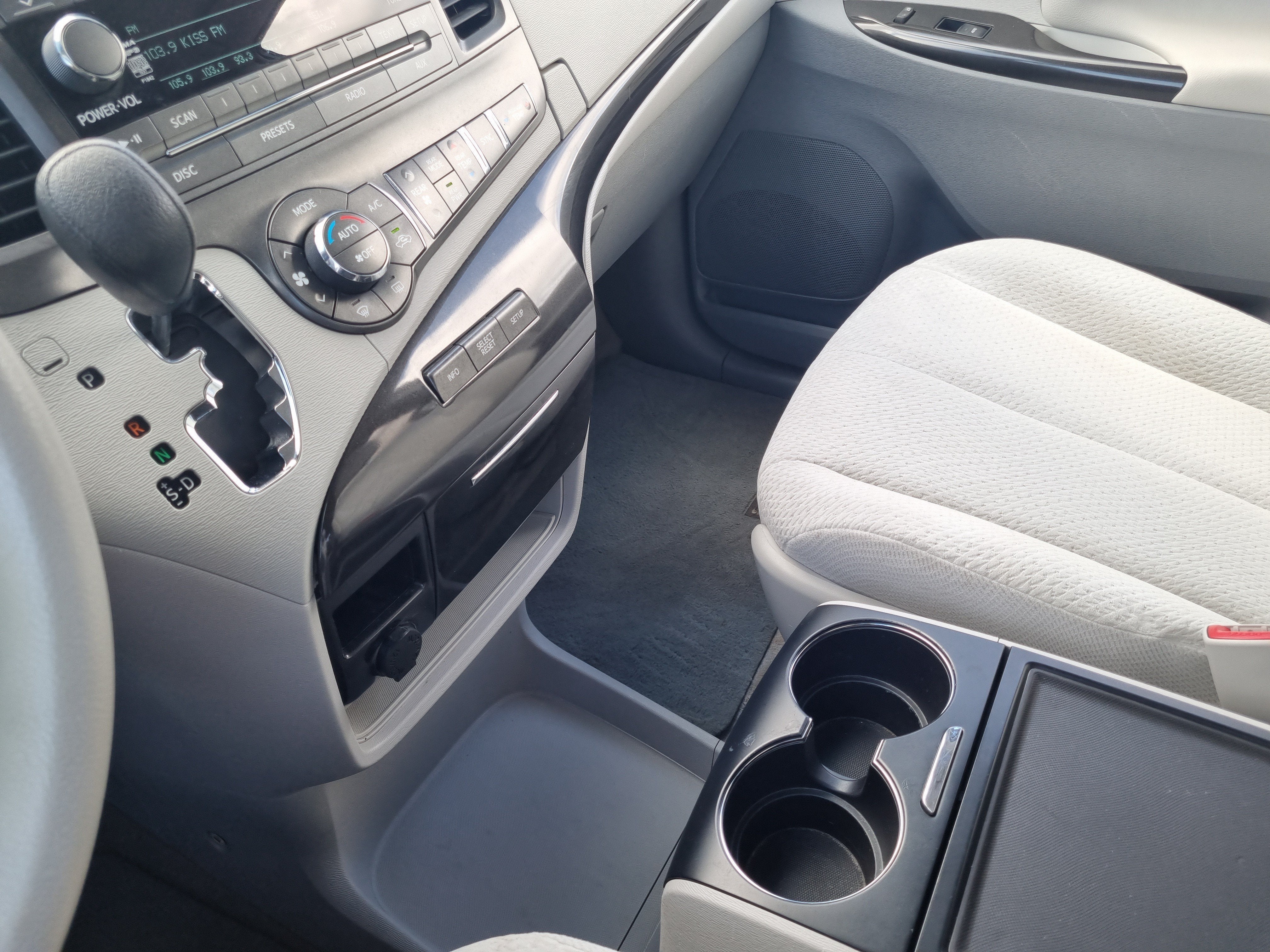 2014 Toyota Sienna LE