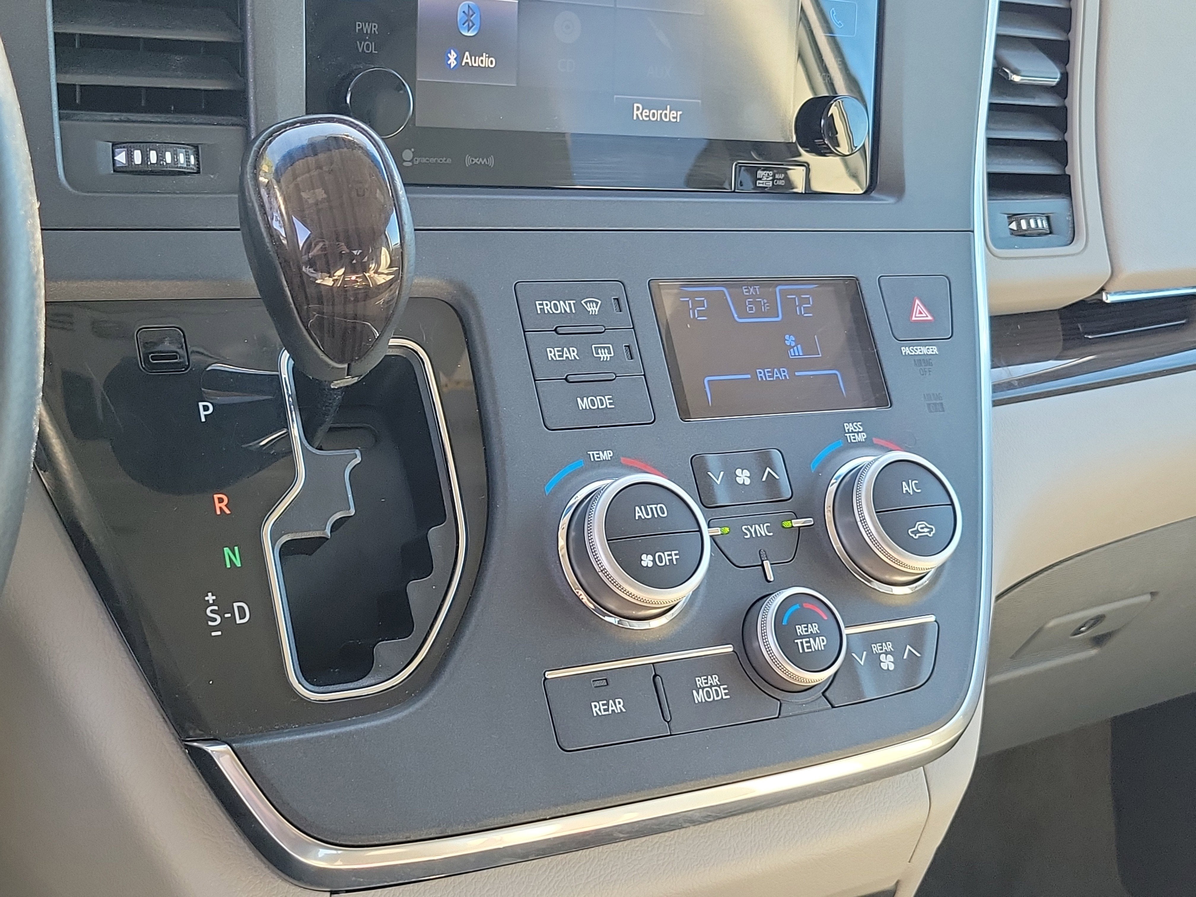 2017 Toyota Sienna XLE