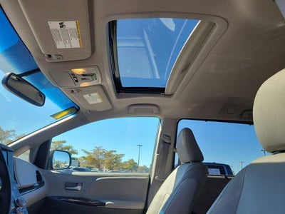 2017 Toyota Sienna XLE