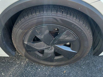 2023 Toyota Prius LE