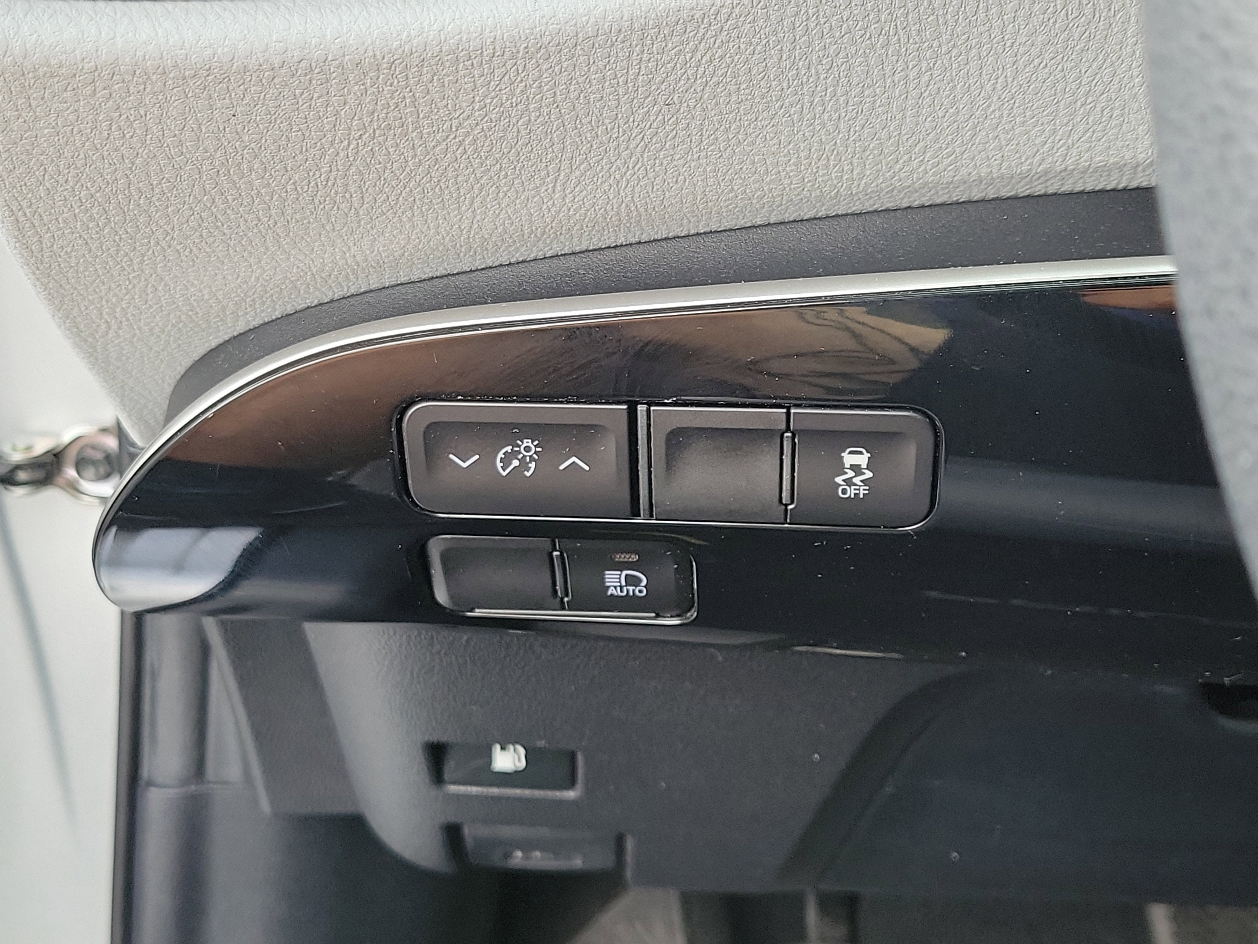 2021 Toyota Prius L
