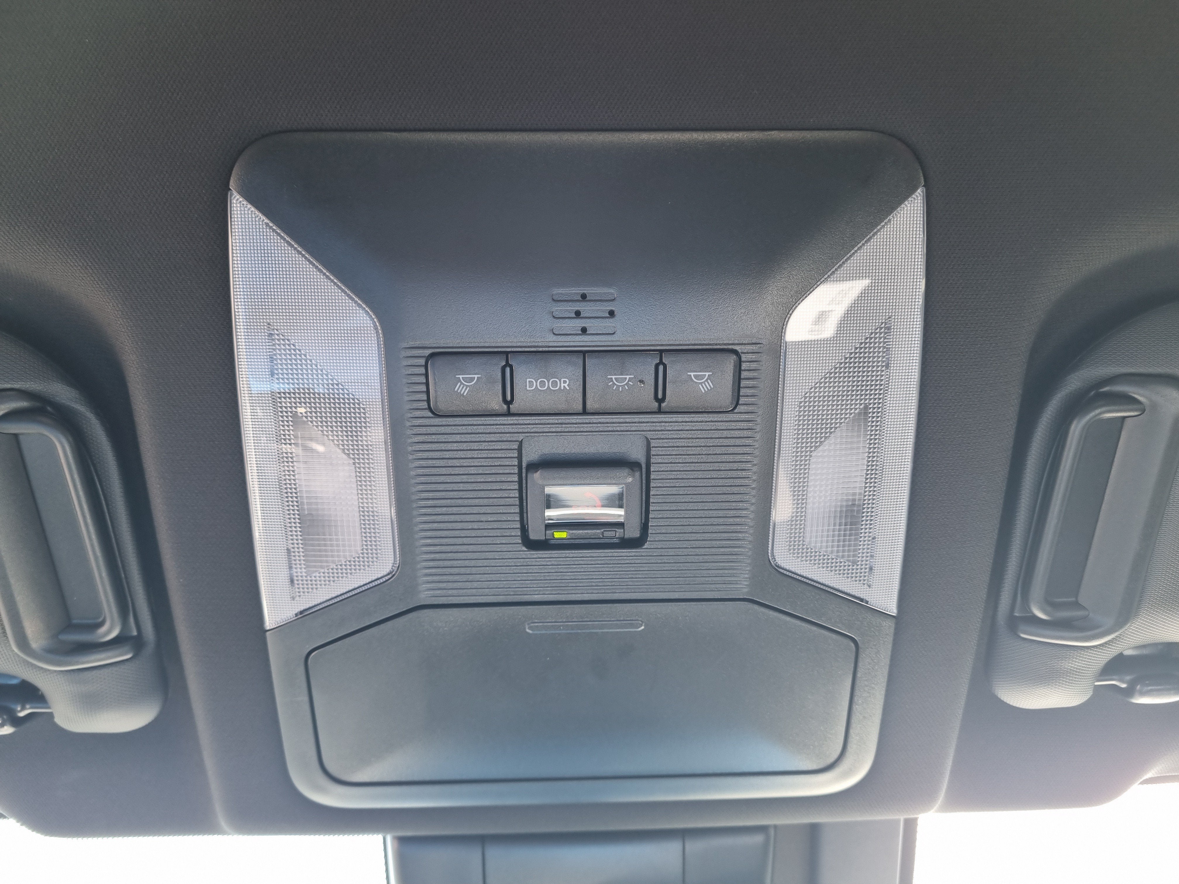 2025 Toyota RAV4 Plug-In Hybrid SE