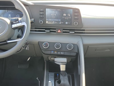 2025 Hyundai Elantra SE