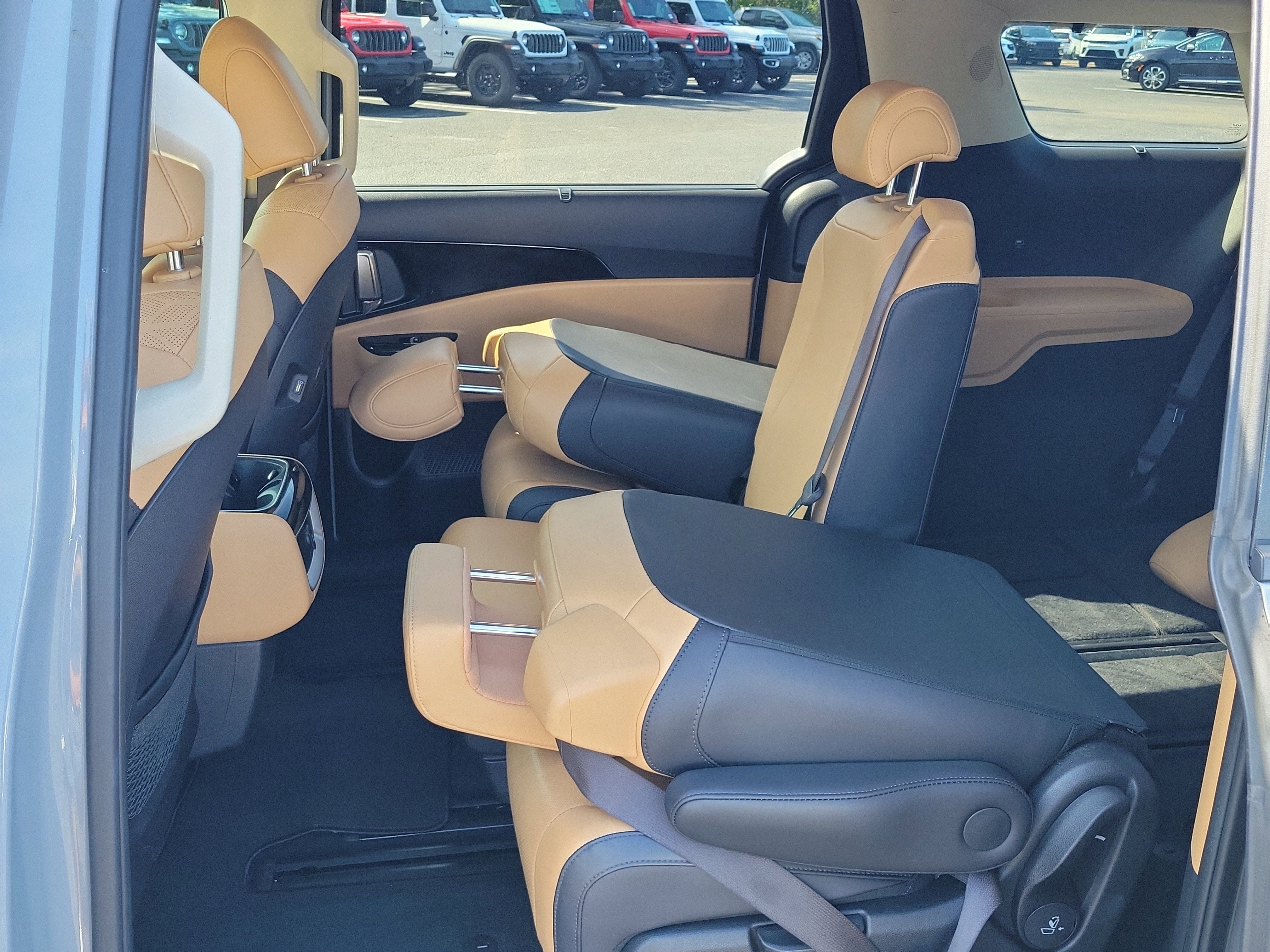 2024 Kia Carnival EX