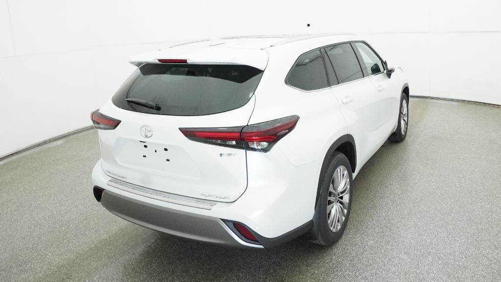 2026 Toyota Highlander Hybrid Platinum