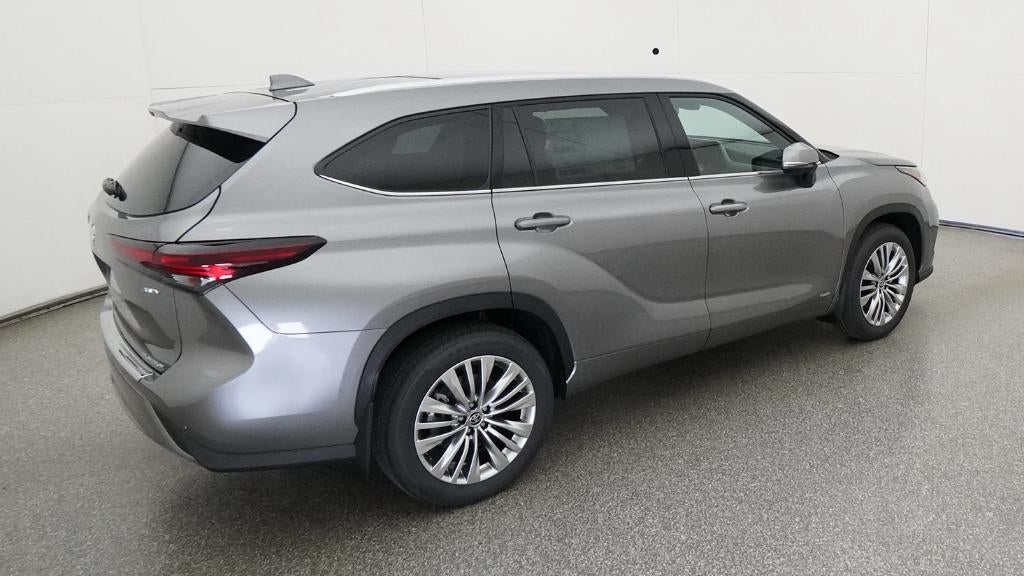 2026 Toyota Highlander Hybrid Platinum