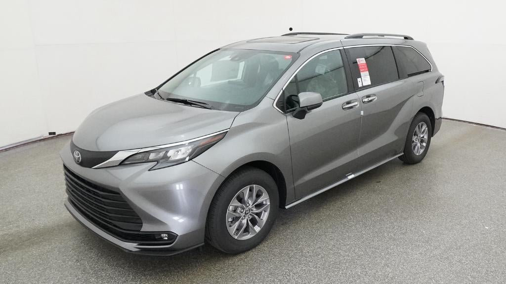 2026 Toyota Sienna XLE 7-Passenger Hybrid FWD's photo