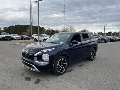 2023 Mitsubishi Outlander SE