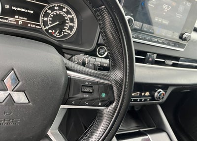 2023 Mitsubishi Outlander SE