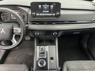 2023 Mitsubishi Outlander SE