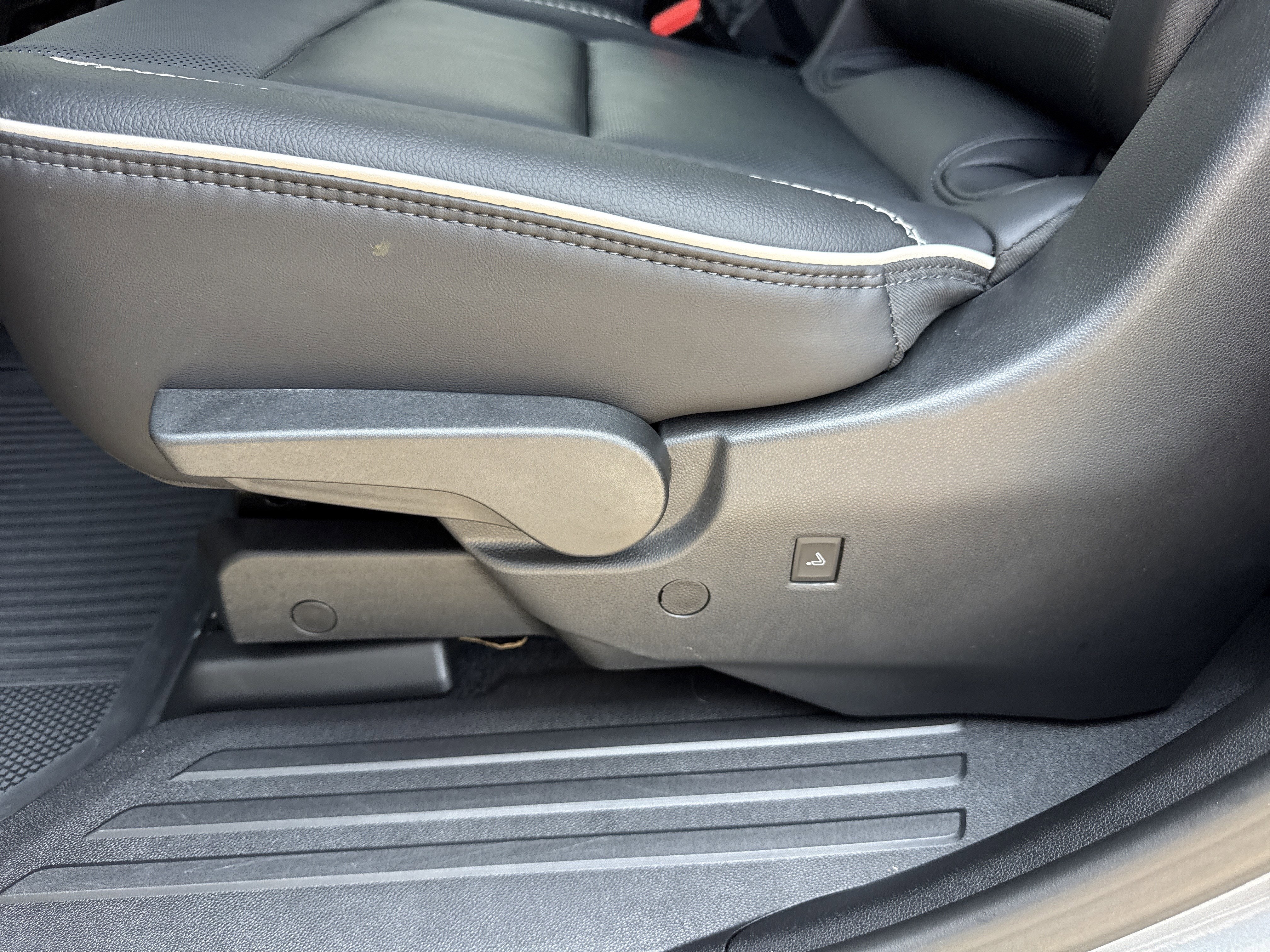 2025 GMC Acadia FWD Denali