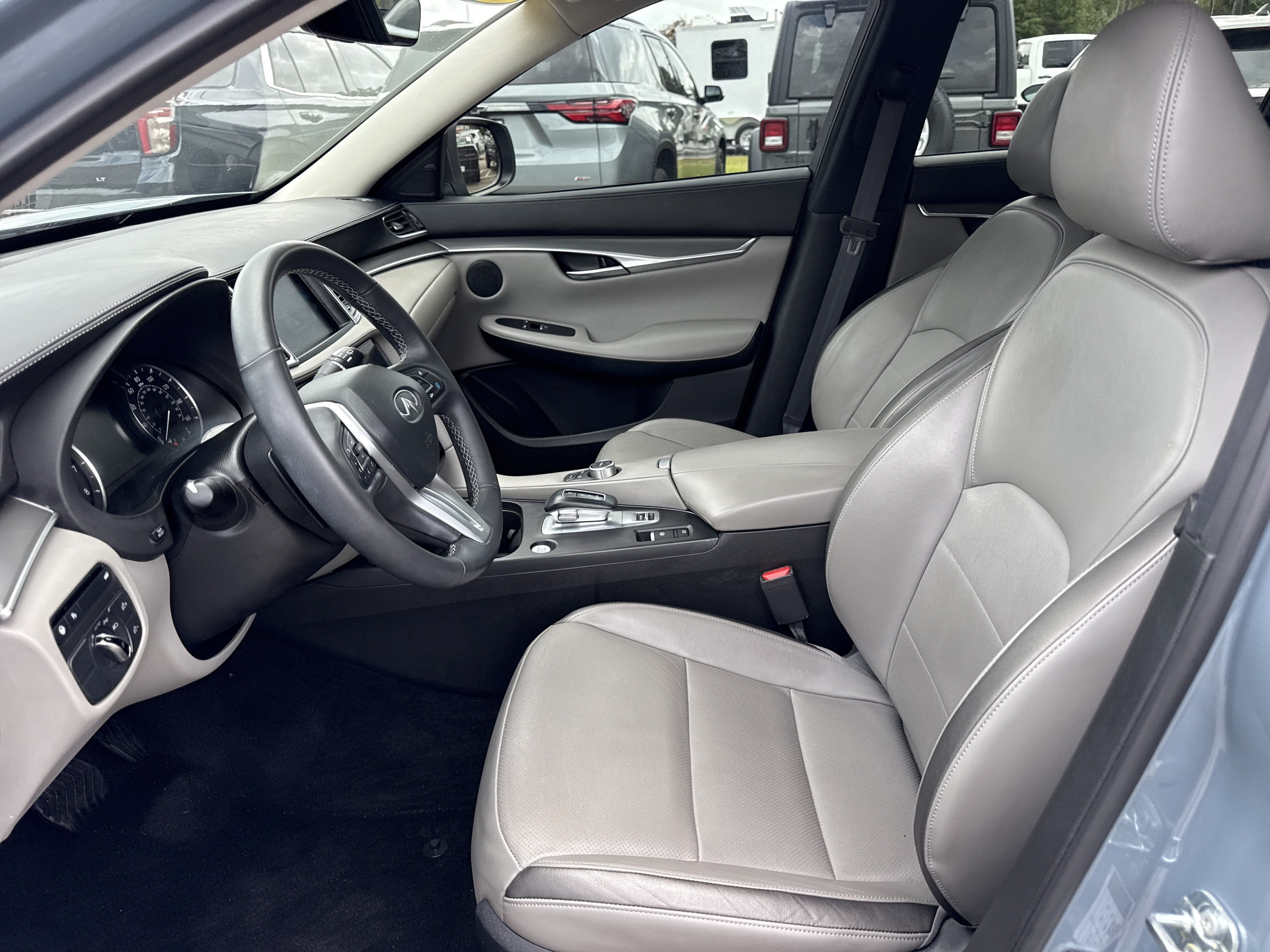 2023 INFINITI QX50 LUXE