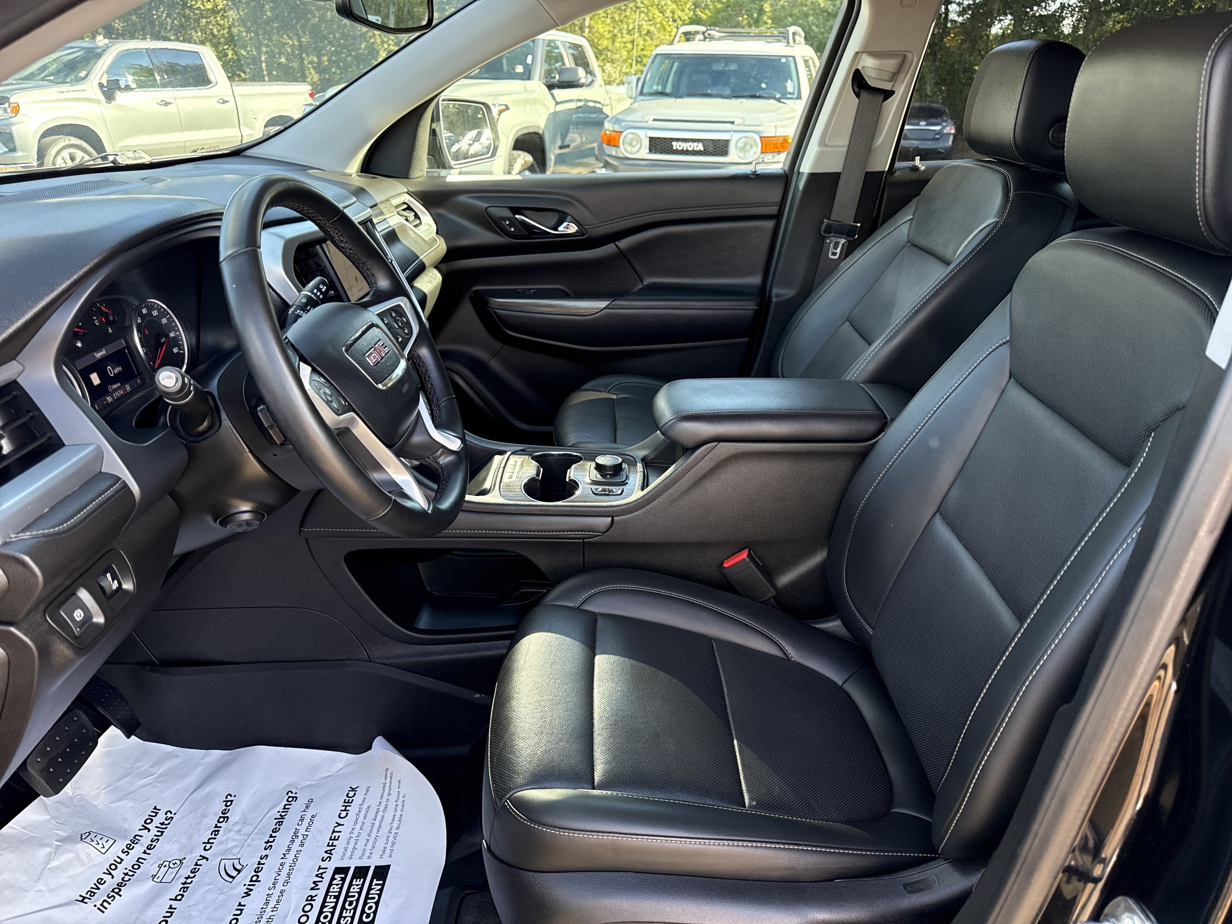 2023 GMC Acadia SLT