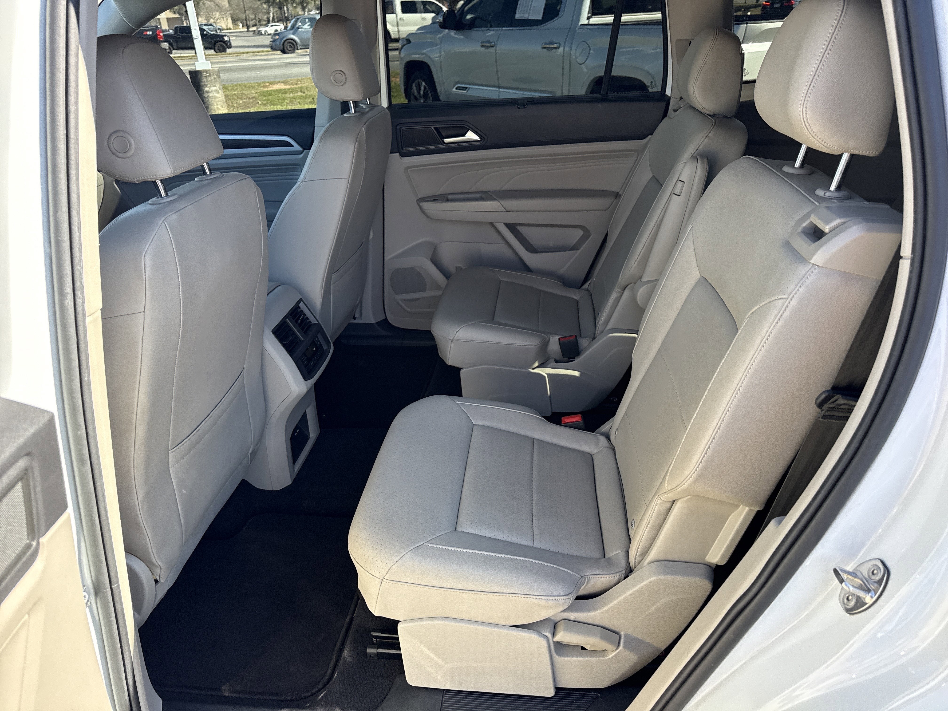 2022 Volkswagen Atlas 2.0T SE w/Technology