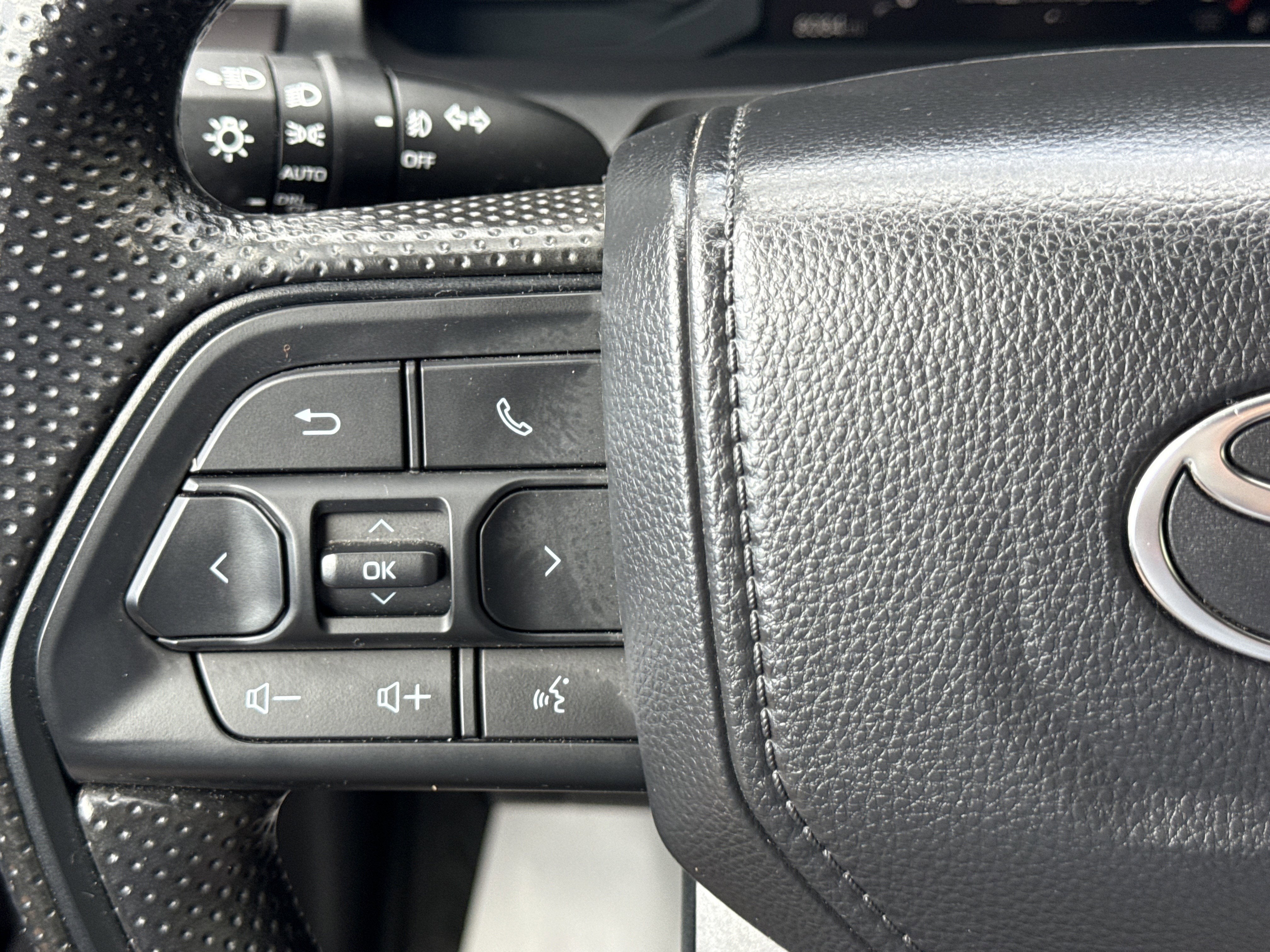 2025 Toyota Tacoma 4WD SR5