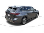 2022 Toyota Highlander Hybrid Platinum